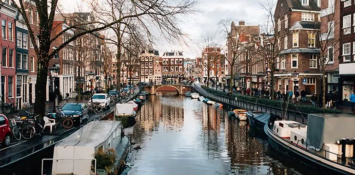 Амстердам официально является столицей Нидерландов только с 1983 года