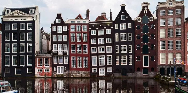 Здания Амстердама такие узкие по причине налогообложения
