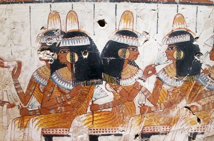 Картина с изображением древнеегипетских женщин, наносящих макияж