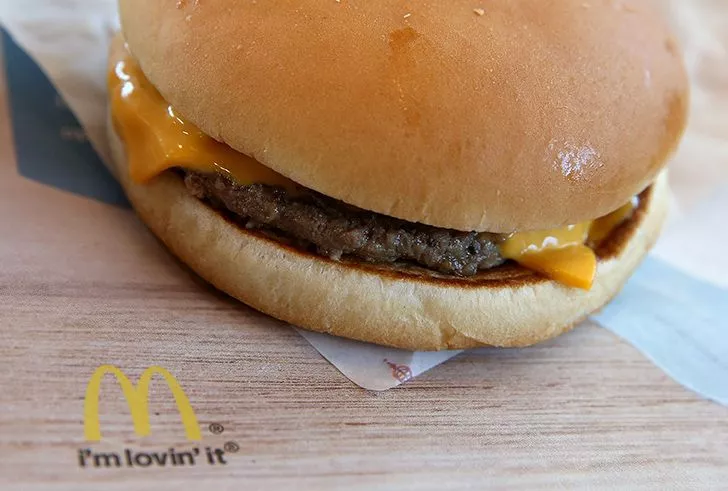 McDonalds продает 2,5 миллиарда гамбургеров каждый год