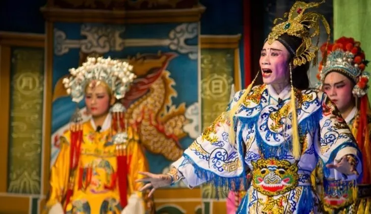 Опера 'Фестиваль голодных призраков' в Китае