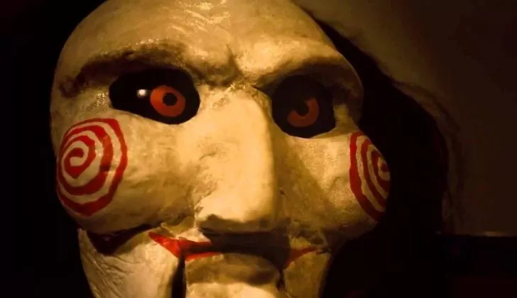 Страшный игрушечный клоун с керамическим лицом из фильма SAW