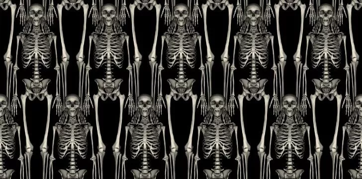 Ряды человеческих скелетов
