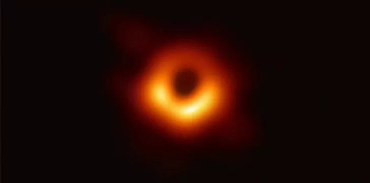 Фотография черной дыры 2019 года