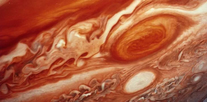 Красное пятно Юпитера уменьшается - 100 космических фактов
