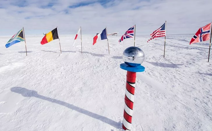 На Южном полюсе нет определенного часового пояса