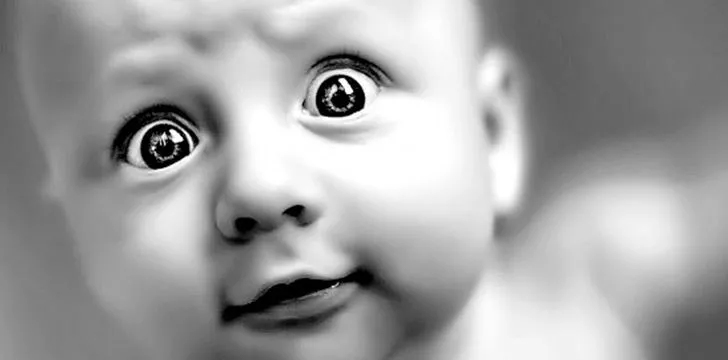 В первый месяц жизни младенцы видят только черно-белое