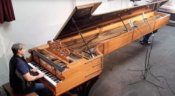 Самый большой в мире рояль был построен 15-летним подростком в Новой Зеландии