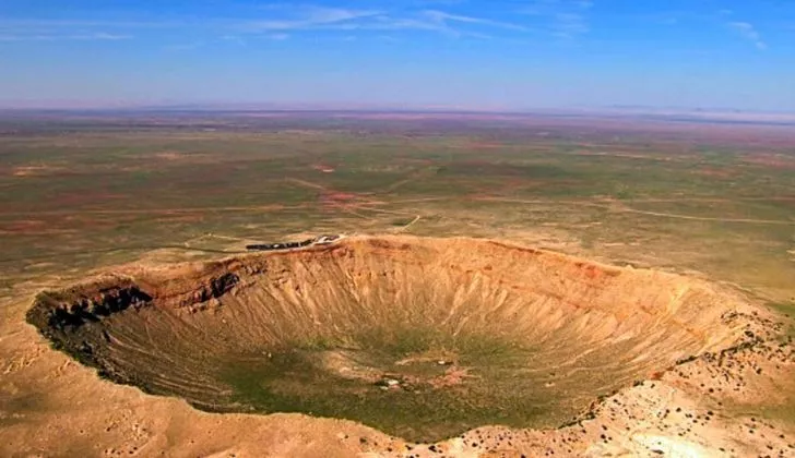 В Аризоне находится один из крупнейших в мире метеоритных кратеров