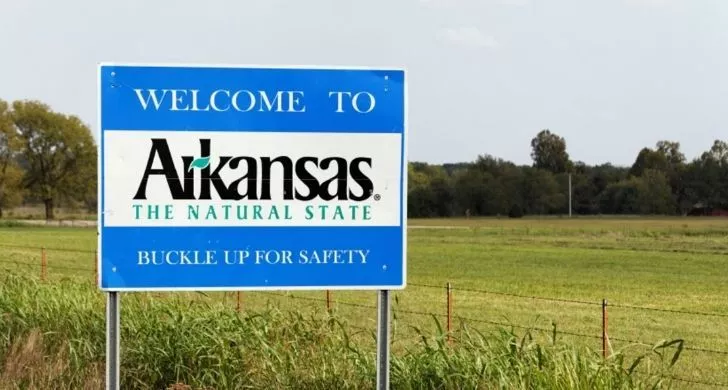 Знак 'Добро пожаловать в Арканзас