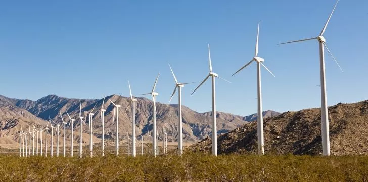 Ветряные турбины собирают возобновляемую энергию