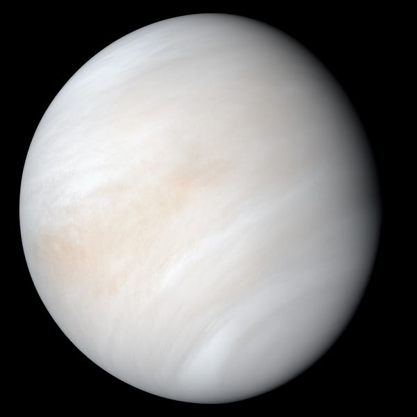 15 фактов, которые вы не знали о Венере Из-за плотной атмосферы на