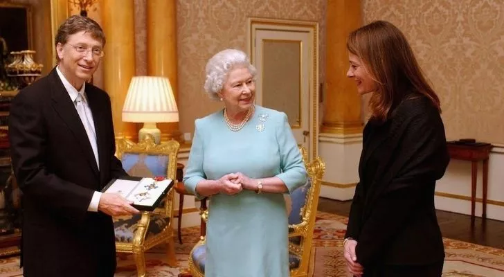 Билл Гейтс с королевой Елизаветой II
