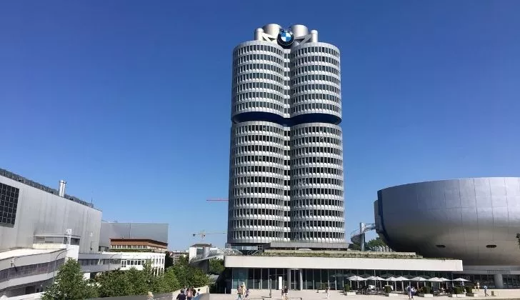 Небоскреб штаб-квартиры BMW в Мюнхене