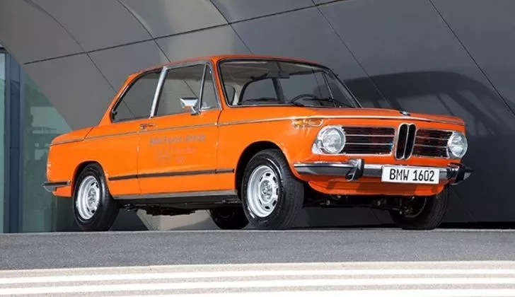 Оранжевый электромобиль 1602e